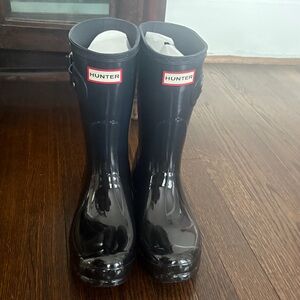 Hunter Gloss Black Rain Boots with Red Trim Logo